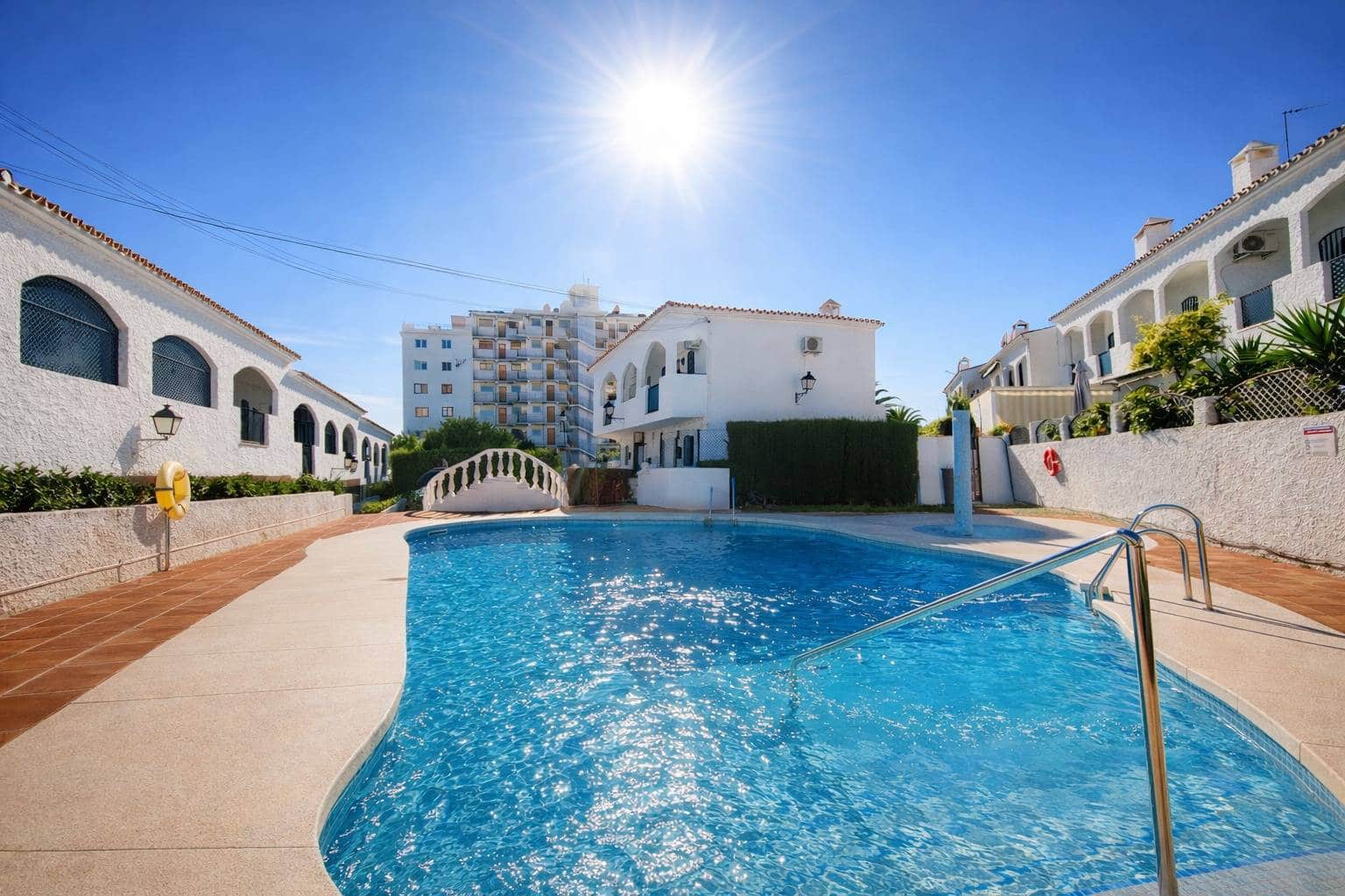 3 soverom Rekkehus til salgs i Nerja med svømmebasseng - € 350 000 (Ref: 10043008)