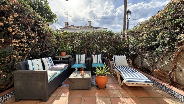 3 sovrum Radhus till salu i Nueva Nerja, Nerja med pool - 350 000 € (Ref: 10043008)