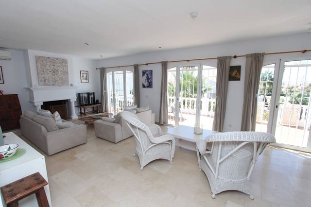 8 soverom Villa til salgs i Nerja med svømmebasseng - € 1 600 000 (Ref: 10155272)