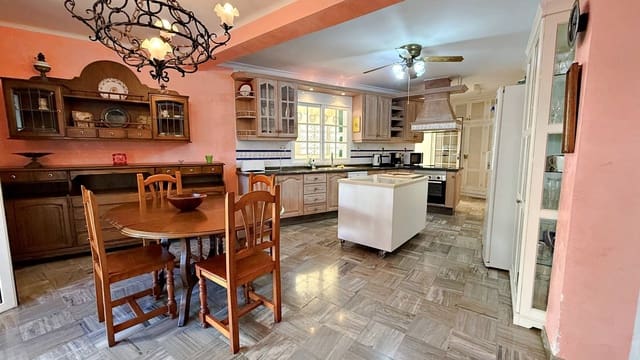 3 sypialnia Willa na sprzedaż w Nerja - 636 000 € (Ref: 7733463)