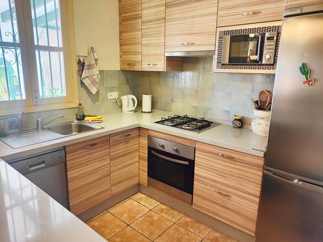 3 quarto Moradia para venda em Nerja com piscina - 365 000 € (Ref: 8086110)