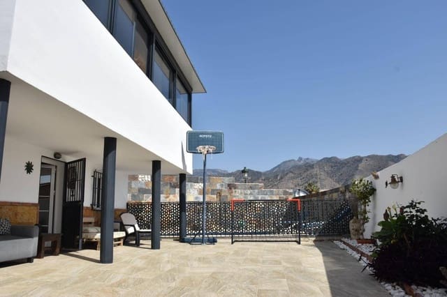 3 quarto Moradia para venda em Nerja com piscina - 630 000 € (Ref: 8275262)