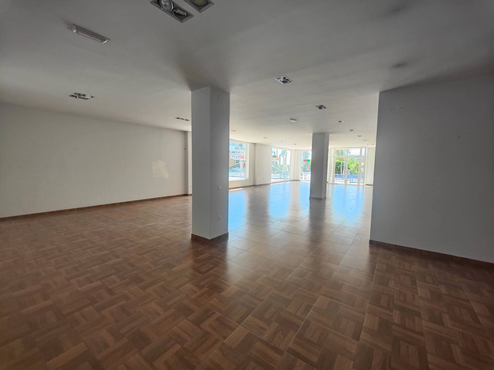 Local Comercial en Nerja en alquiler - 2.200 € (Ref: 8988377)