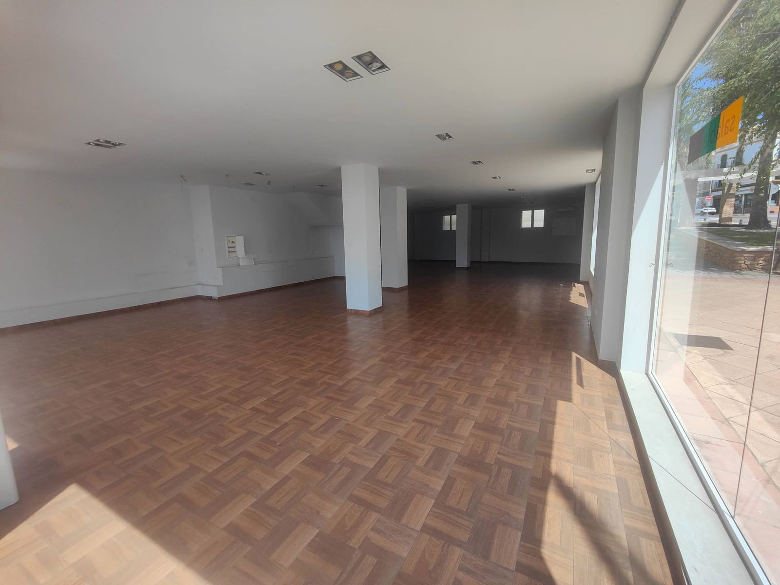 Local Comercial en Nerja en alquiler - 2.200 € (Ref: 8988377)