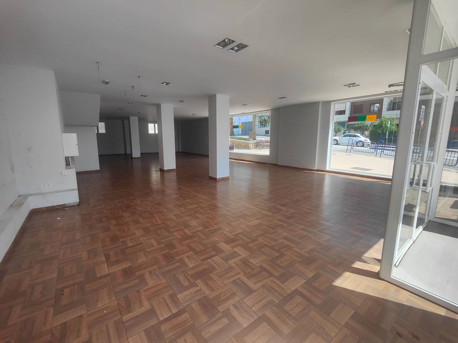 Local Comercial en Nerja en alquiler - 2.200 € (Ref: 8988377)