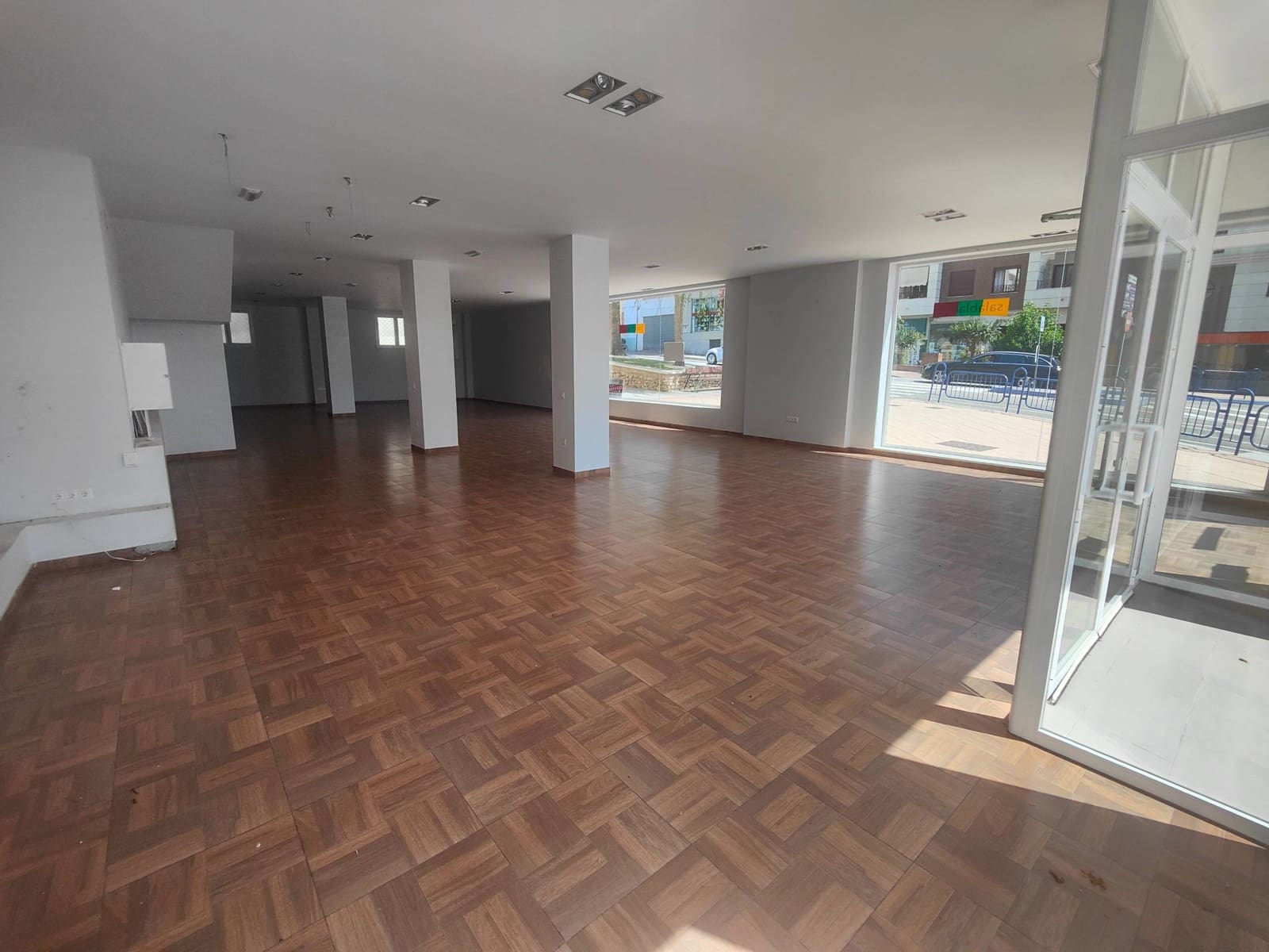 Local Comercial en Nerja en alquiler - 2.200 € (Ref: 8988377)