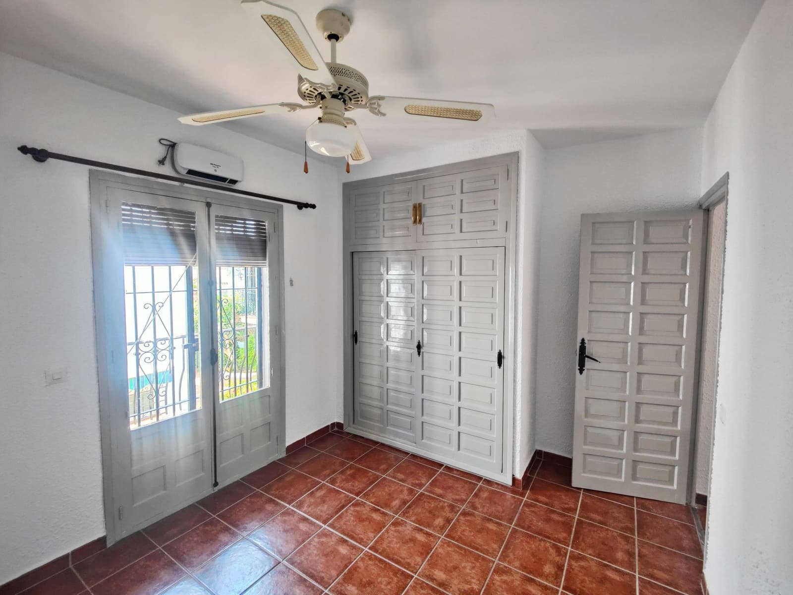 2 soveværelse Rækkehus til salg i Nerja med swimmingpool - € 340.000 (Ref: 9108572)