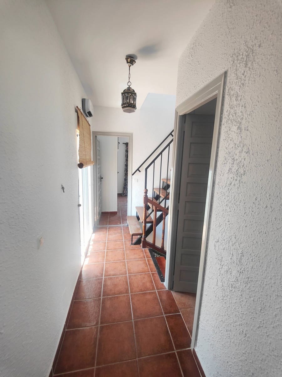 2 soveværelse Rækkehus til salg i Nerja med swimmingpool - € 340.000 (Ref: 9108572)