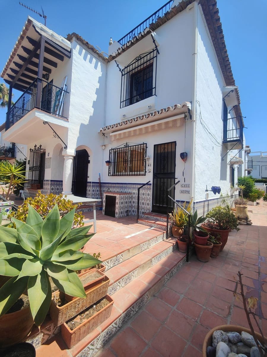 2 soveværelse Rækkehus til salg i Nerja med swimmingpool - € 340.000 (Ref: 9108572)