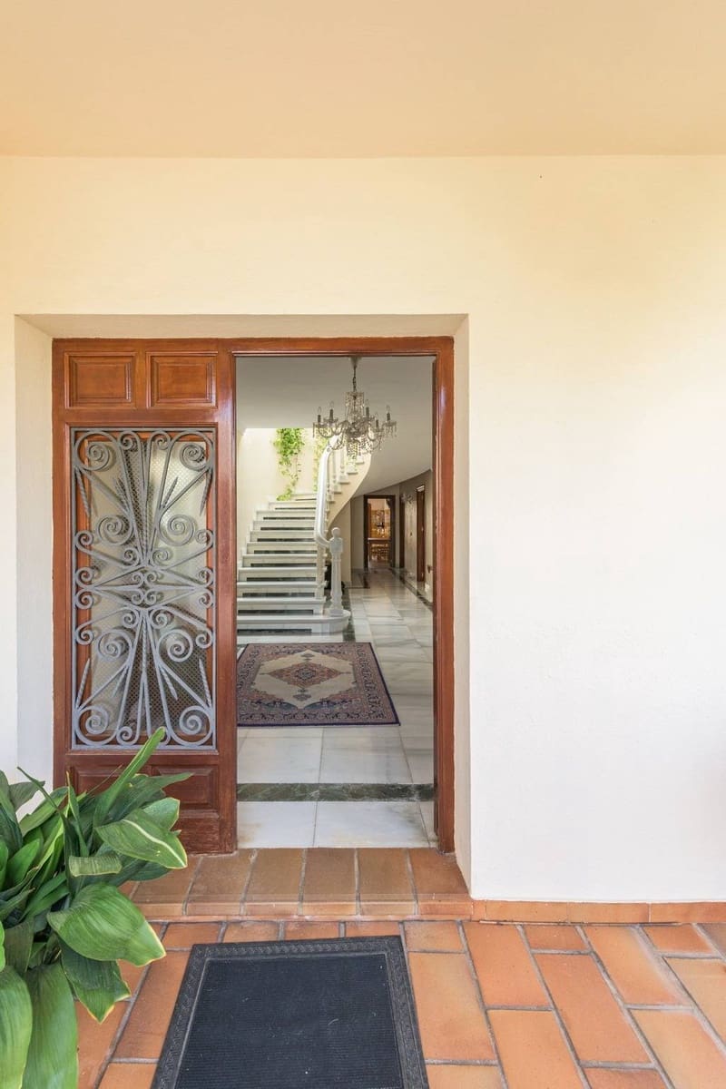 5 soverom Villa til salgs i Nerja med svømmebasseng garasje - € 3 000 000 (Ref: 9300989)