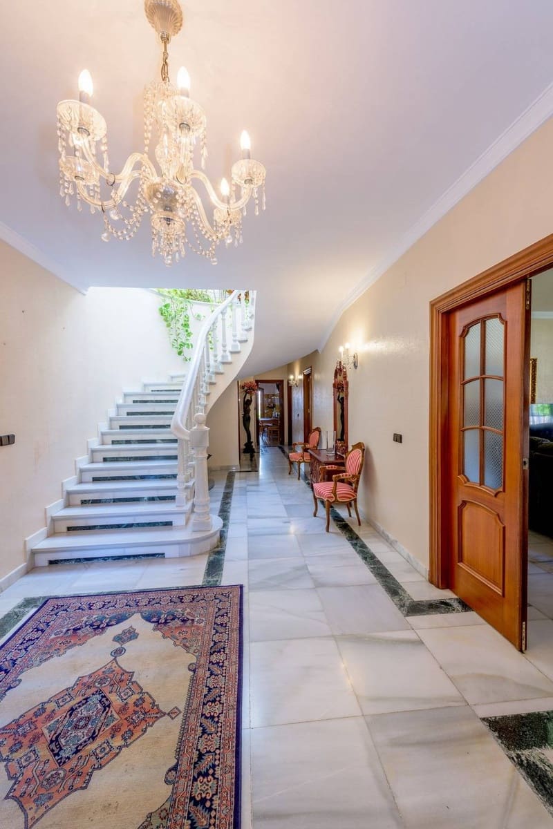 5 soverom Villa til salgs i Nerja med svømmebasseng garasje - € 3 000 000 (Ref: 9300989)