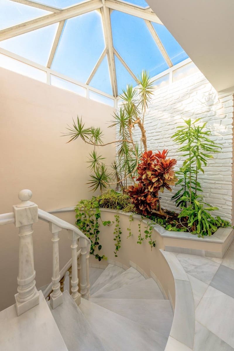 5 soverom Villa til salgs i Nerja med svømmebasseng garasje - € 3 000 000 (Ref: 9300989)