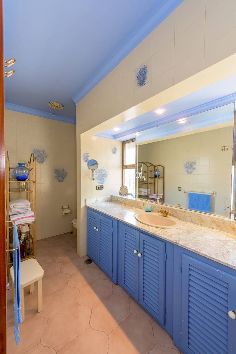 5 soverom Villa til salgs i Nerja med svømmebasseng garasje - € 3 000 000 (Ref: 9300989)