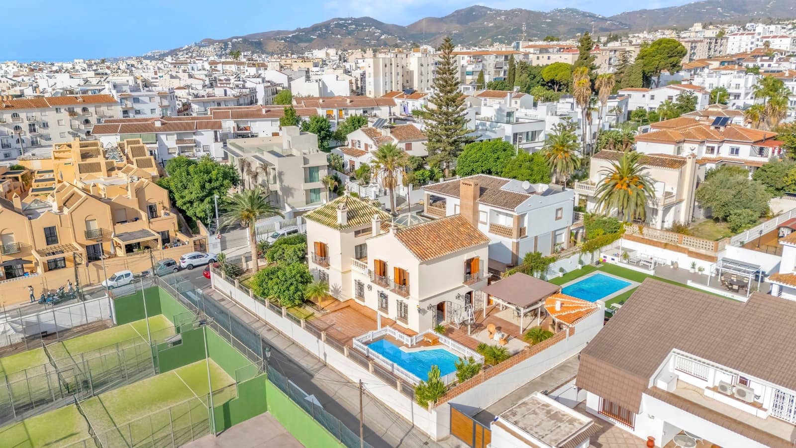 5 soverom Villa til salgs i Nerja med svømmebasseng garasje - € 3 000 000 (Ref: 9300989)