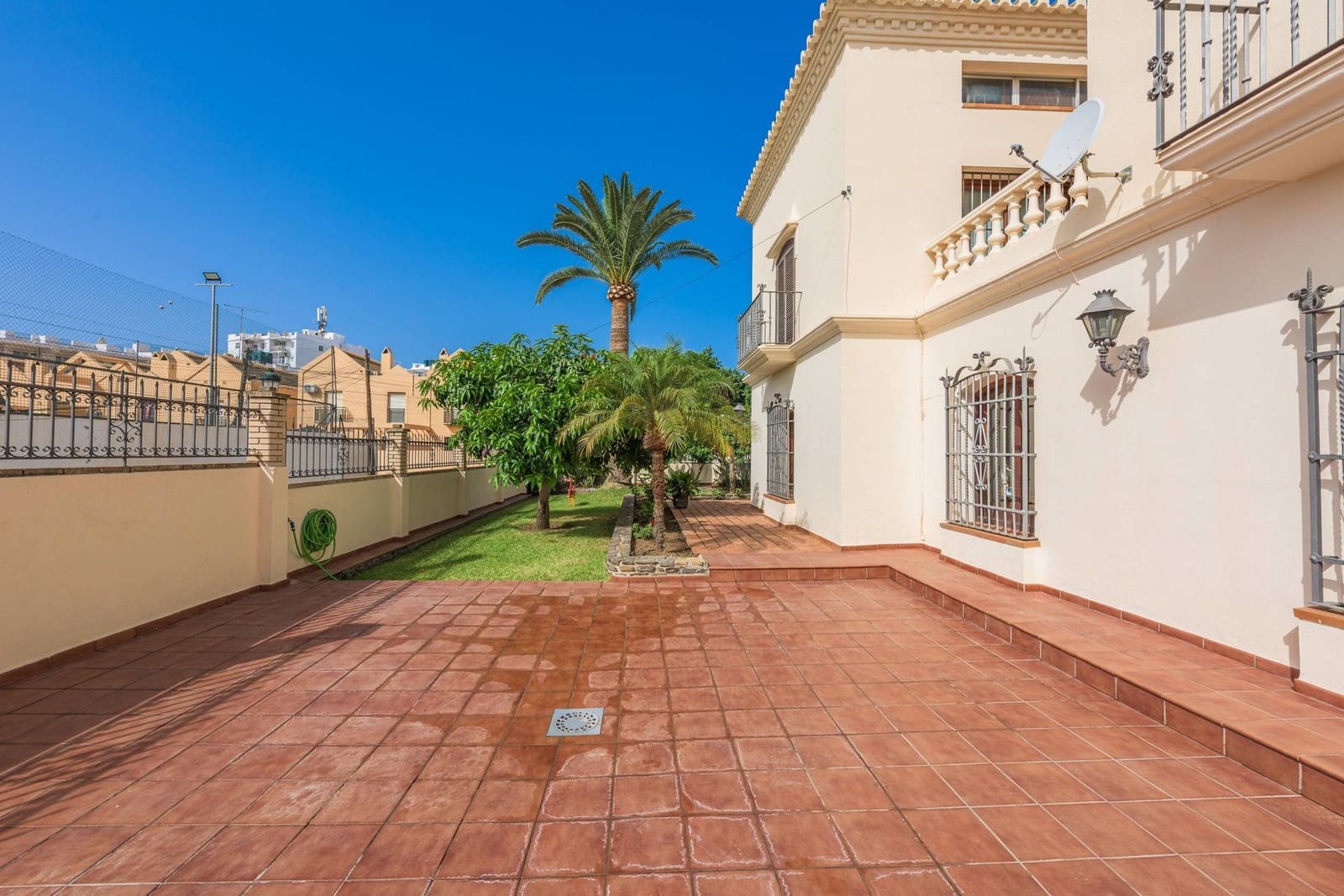 5 soverom Villa til salgs i Nerja med svømmebasseng garasje - € 3 000 000 (Ref: 9300989)