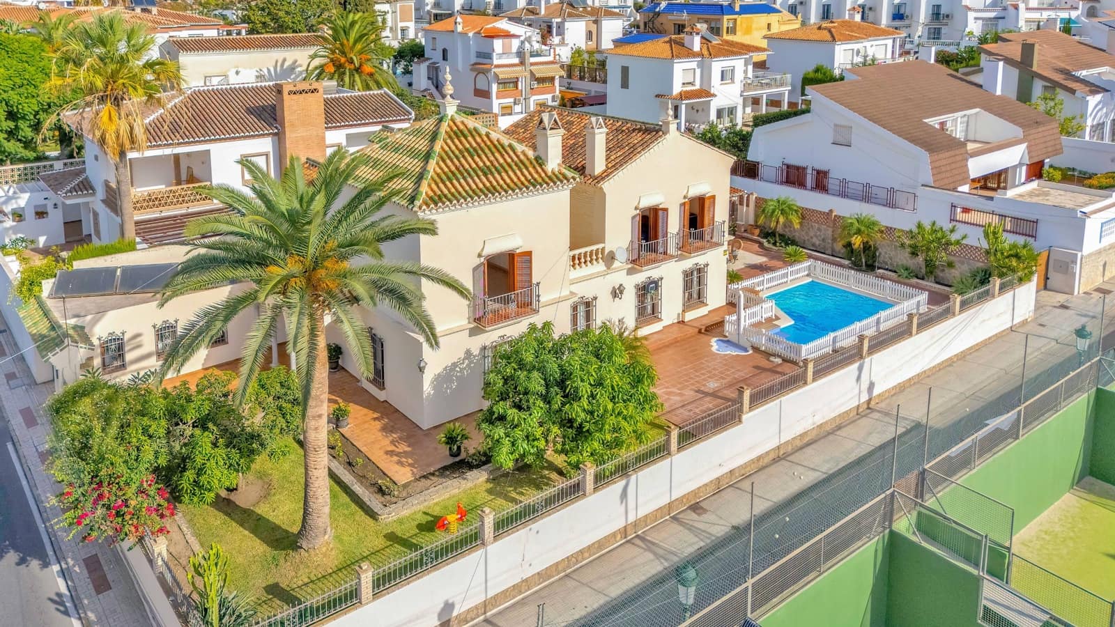 5 soverom Villa til salgs i Nerja med svømmebasseng garasje - € 3 000 000 (Ref: 9300989)