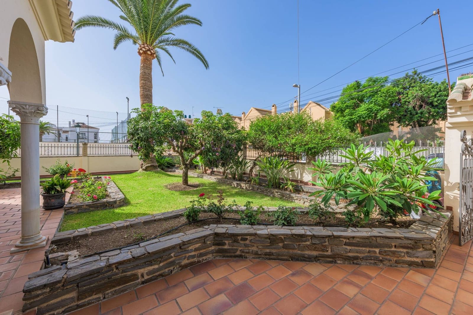 5 soverom Villa til salgs i Nerja med svømmebasseng garasje - € 3 000 000 (Ref: 9300989)