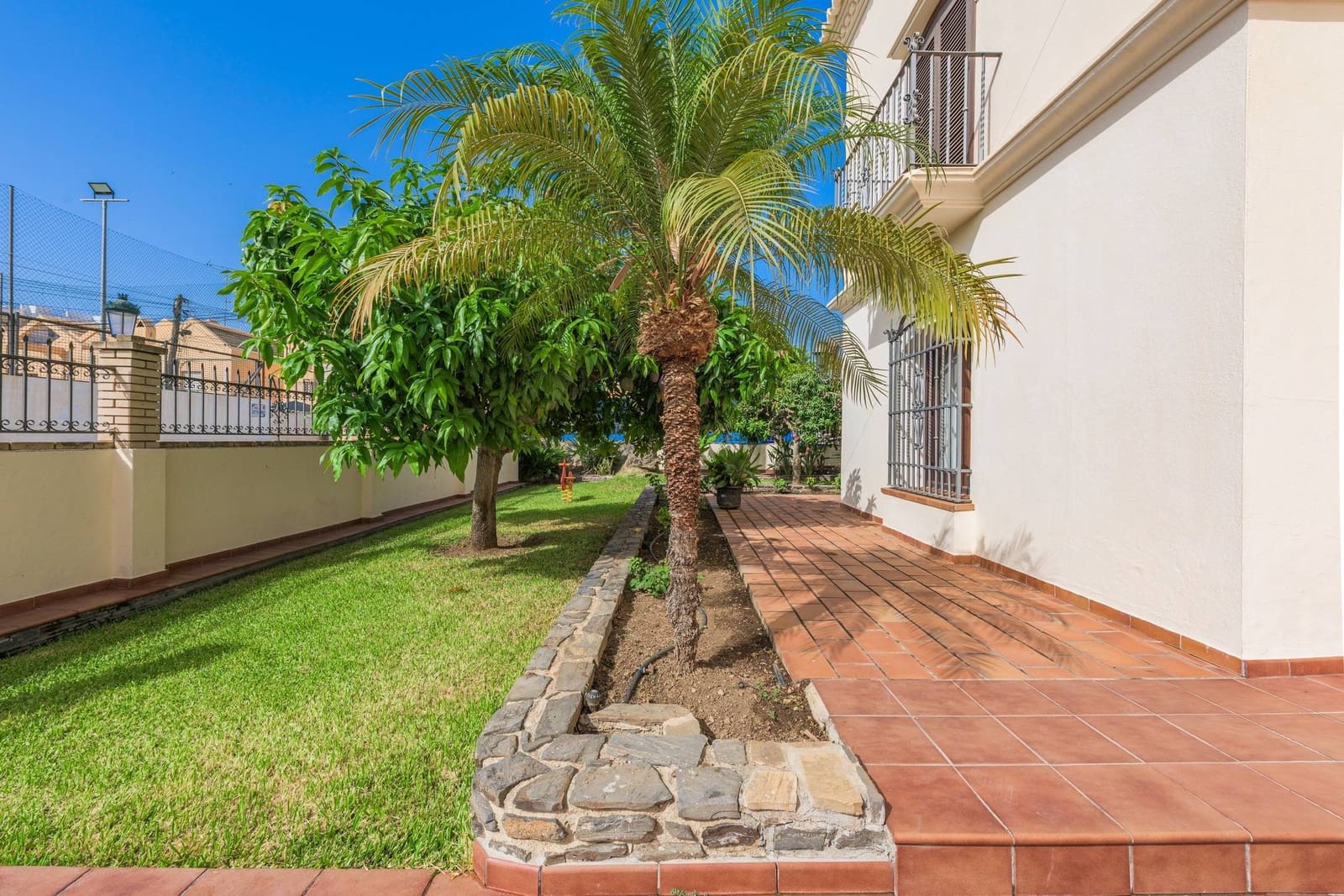 5 soverom Villa til salgs i Nerja med svømmebasseng garasje - € 3 000 000 (Ref: 9300989)