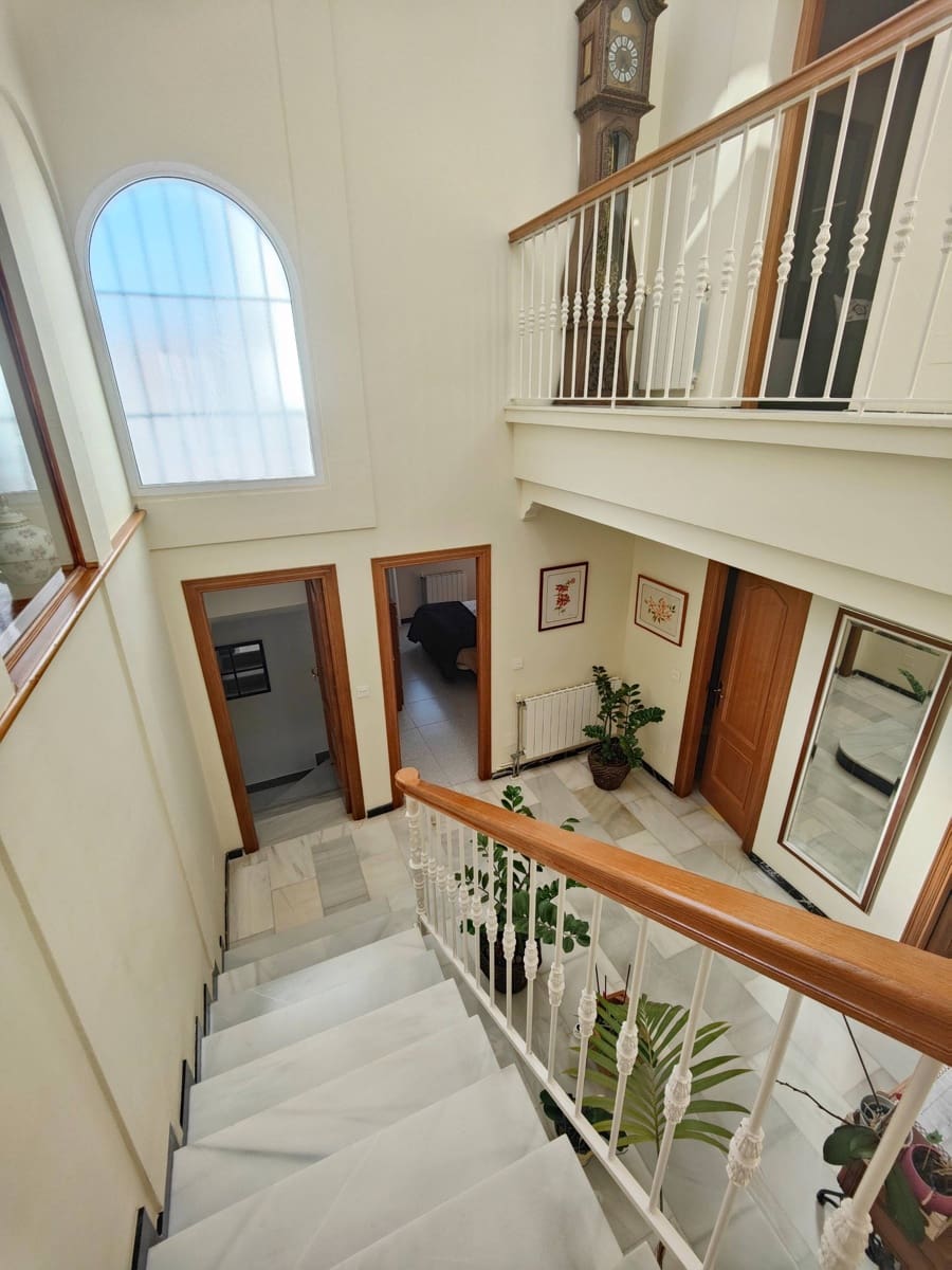 5 soverom Villa til salgs i Nerja med svømmebasseng garasje - € 1 345 000 (Ref: 9648049)