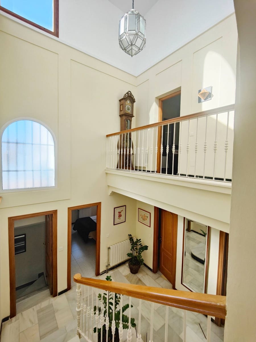 5 soverom Villa til salgs i Nerja med svømmebasseng garasje - € 1 345 000 (Ref: 9648049)