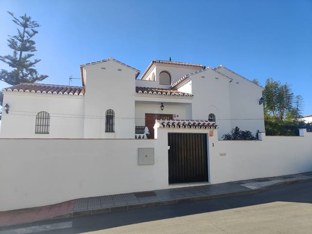 5 soverom Villa til salgs i Nueva Nerja, Nerja med svømmebasseng garasje - € 1 345 000 (Ref: 9648049)