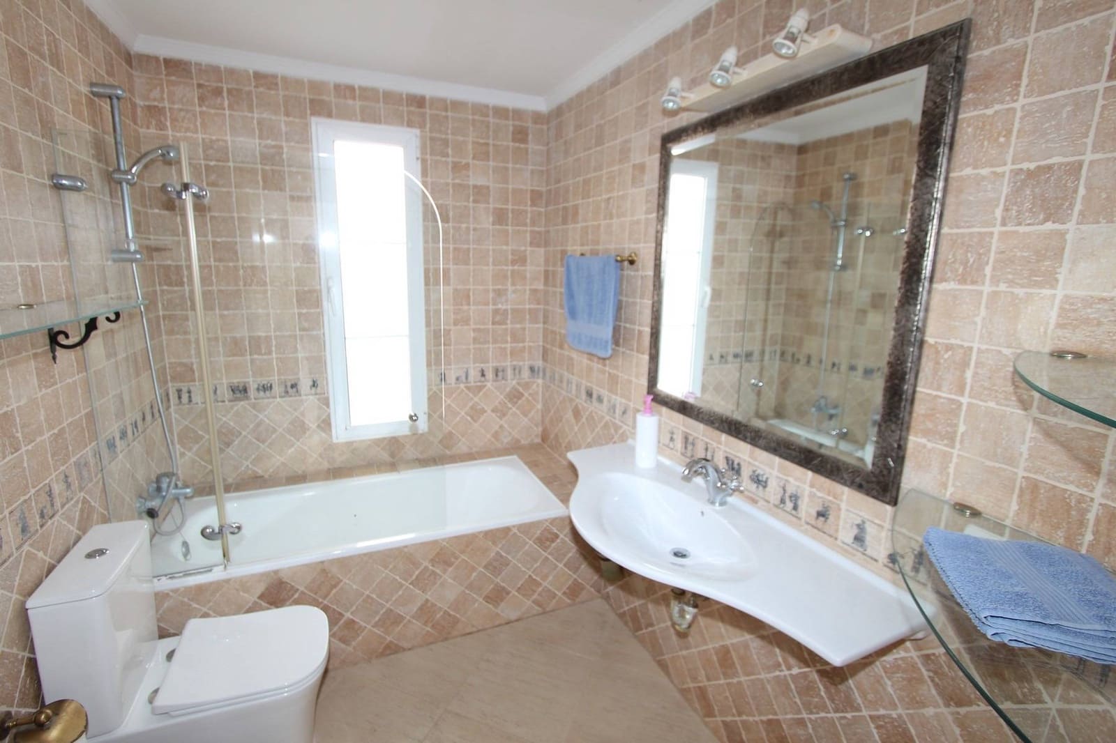4 slaapkamer Villa te koop in Nerja met zwembad garage - € 1.200.000 (Ref: 9868534)