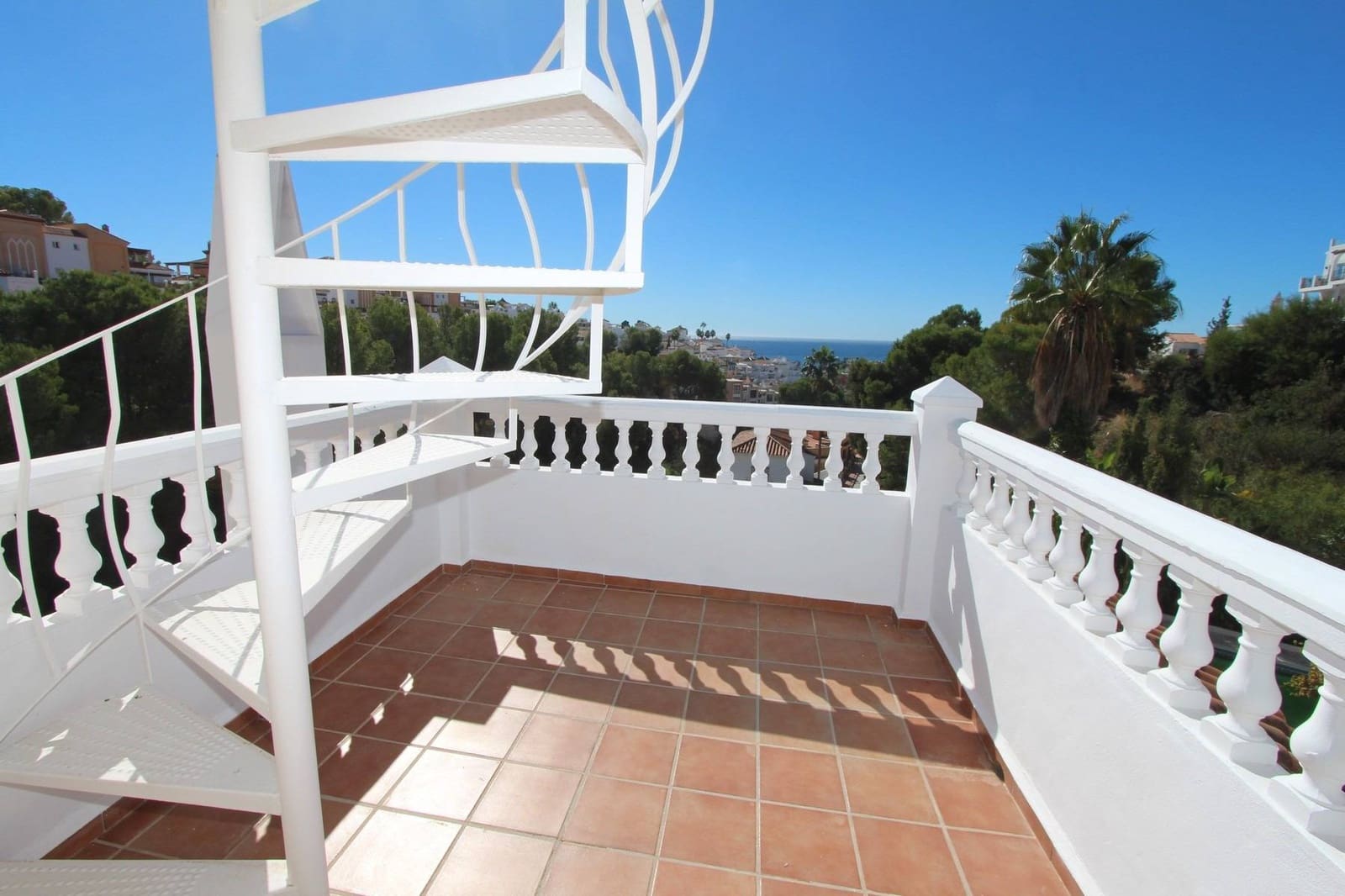 4 slaapkamer Villa te koop in Nerja met zwembad garage - € 1.200.000 (Ref: 9868534)