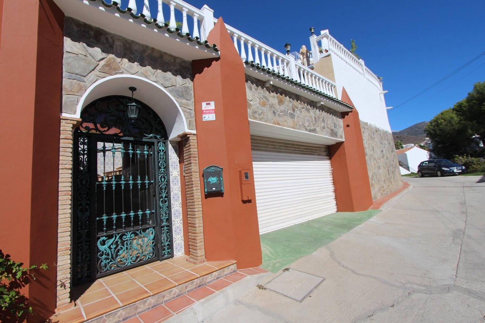 4 slaapkamer Villa te koop in Nerja met zwembad garage - € 1.200.000 (Ref: 9868534)