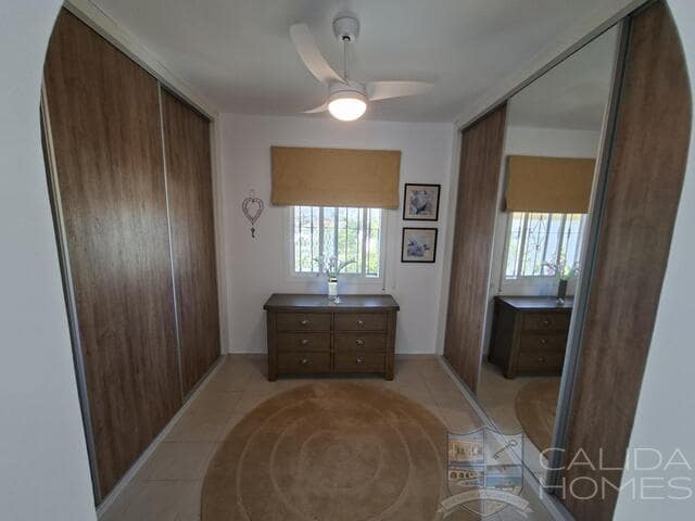 5 bedroom Villa for sale in Arboleas with pool garage - € 445,000 (Ref: 10037785)
