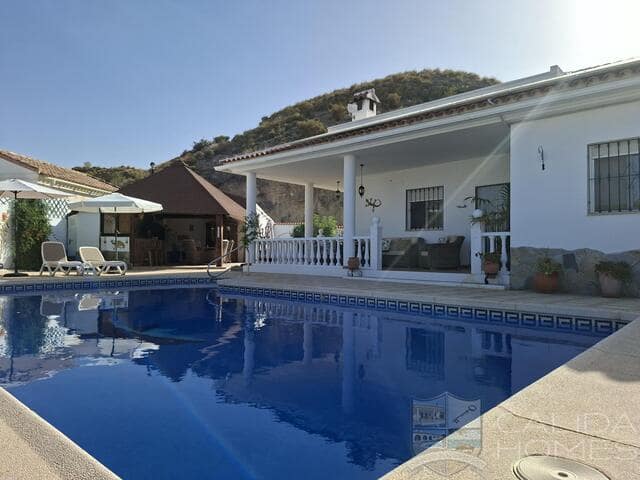 5 bedroom Villa for sale in Arboleas with pool garage - € 445,000 (Ref: 10037785)