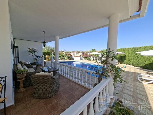 5 bedroom Villa for sale in Arboleas with pool garage - € 445,000 (Ref: 10037785)