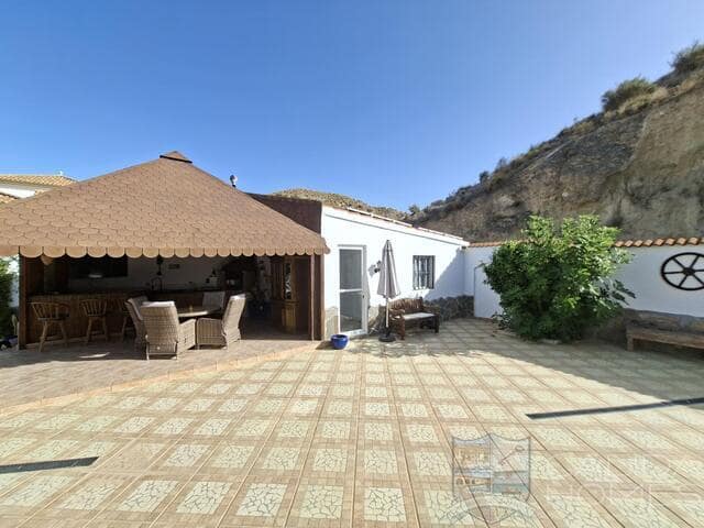 5 bedroom Villa for sale in Arboleas with pool garage - € 445,000 (Ref: 10037785)