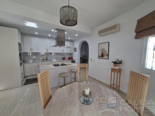 5 bedroom Villa for sale in Arboleas with pool garage - € 445,000 (Ref: 10037785)