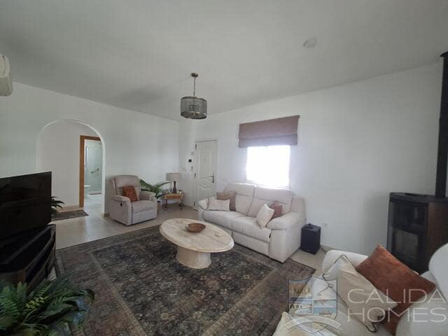 5 bedroom Villa for sale in Arboleas with pool garage - € 445,000 (Ref: 10037785)