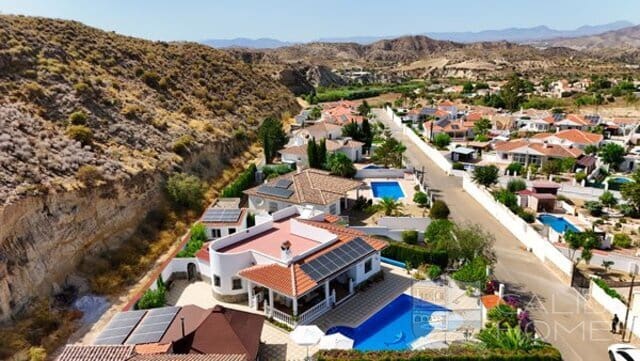 5 soveværelse Villa til salg i Arboleas med swimmingpool garage - € 445.000 (Ref: 10037785)