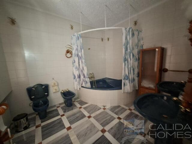 Chalet de 5 habitaciones en Cúllar en venta con piscina garaje - 274.950 € (Ref: 10081537)
