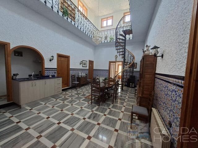 Chalet de 5 habitaciones en Cúllar en venta con piscina garaje - 274.950 € (Ref: 10081537)