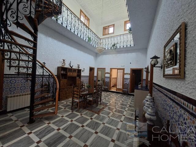 Chalet de 5 habitaciones en Cúllar en venta con piscina garaje - 274.950 € (Ref: 10081537)