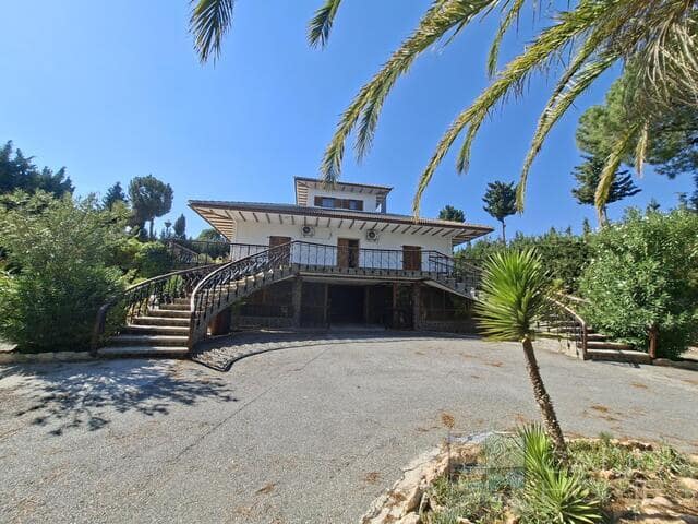 Chalet de 5 habitaciones en Cúllar en venta con piscina garaje - 274.950 € (Ref: 10081537)