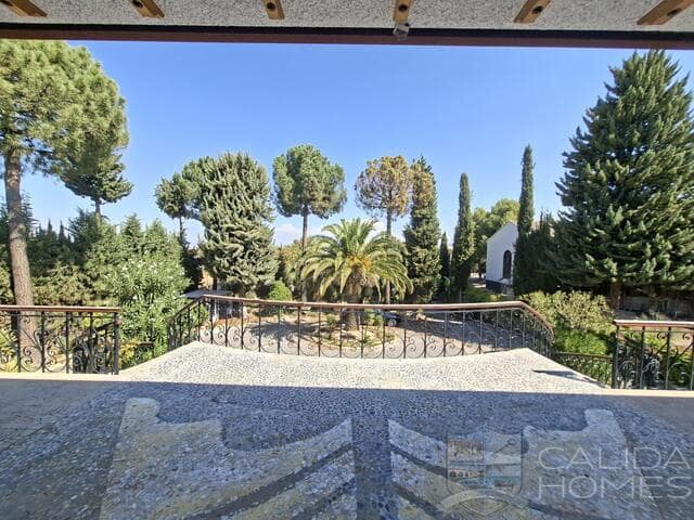 Chalet de 5 habitaciones en Cúllar en venta con piscina garaje - 274.950 € (Ref: 10081537)