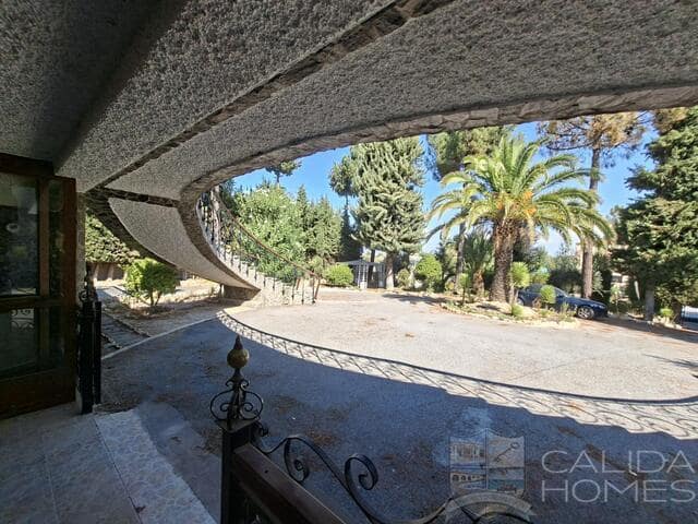 Chalet de 5 habitaciones en Cúllar en venta con piscina garaje - 274.950 € (Ref: 10081537)