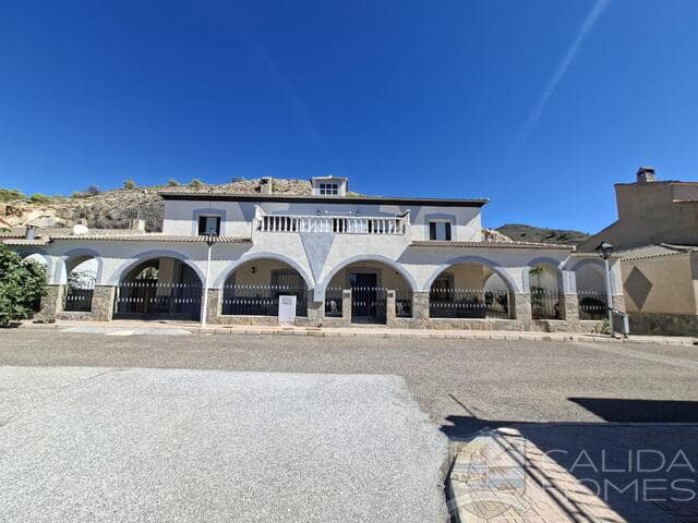 8 quarto Moradia para venda em Somontín com garagem - 169 950 € (Ref: 10099125)