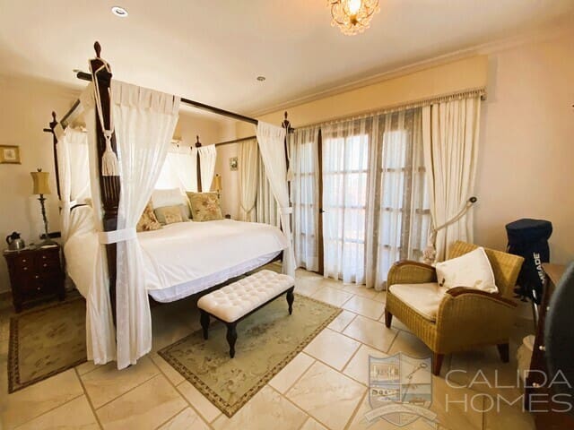 4 bedroom Villa for sale in Vera with pool garage - € 725,000 (Ref: 10124654)