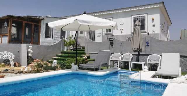 2 soveværelse Villa til salg i Oria med swimmingpool garage - € 139.950 (Ref: 10130589)