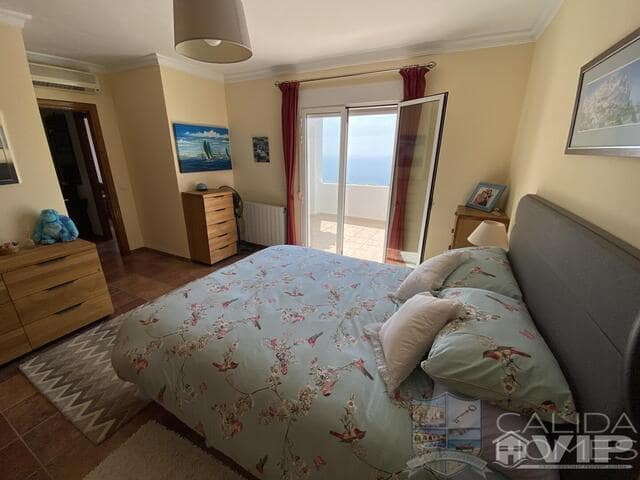 4 sypialnia Willa na sprzedaż w La Parata z basenem garażem - 599 950 € (Ref: 10147432)