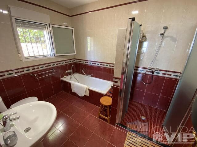 4 sypialnia Willa na sprzedaż w La Parata z basenem garażem - 599 950 € (Ref: 10147432)