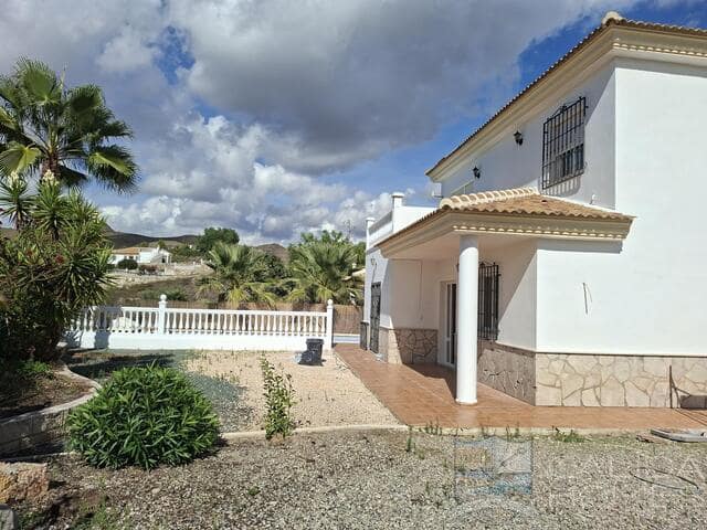 5 sypialnia Willa na sprzedaż w Arboleas z basenem garażem - 264 950 € (Ref: 10162383)