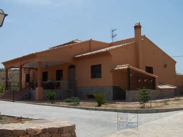 5 soveværelse Villa til salg i Antas med swimmingpool - € 580.000 (Ref: 8855608)