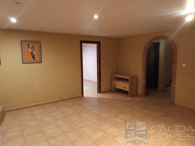 4 soverom Villa til salgs i Burjulu med svømmebasseng - € 275 000 (Ref: 8855639)