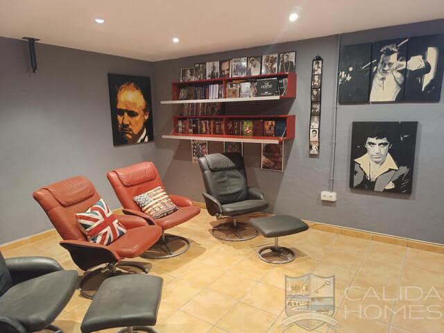 4 soverom Villa til salgs i Burjulu med svømmebasseng - € 275 000 (Ref: 8855639)